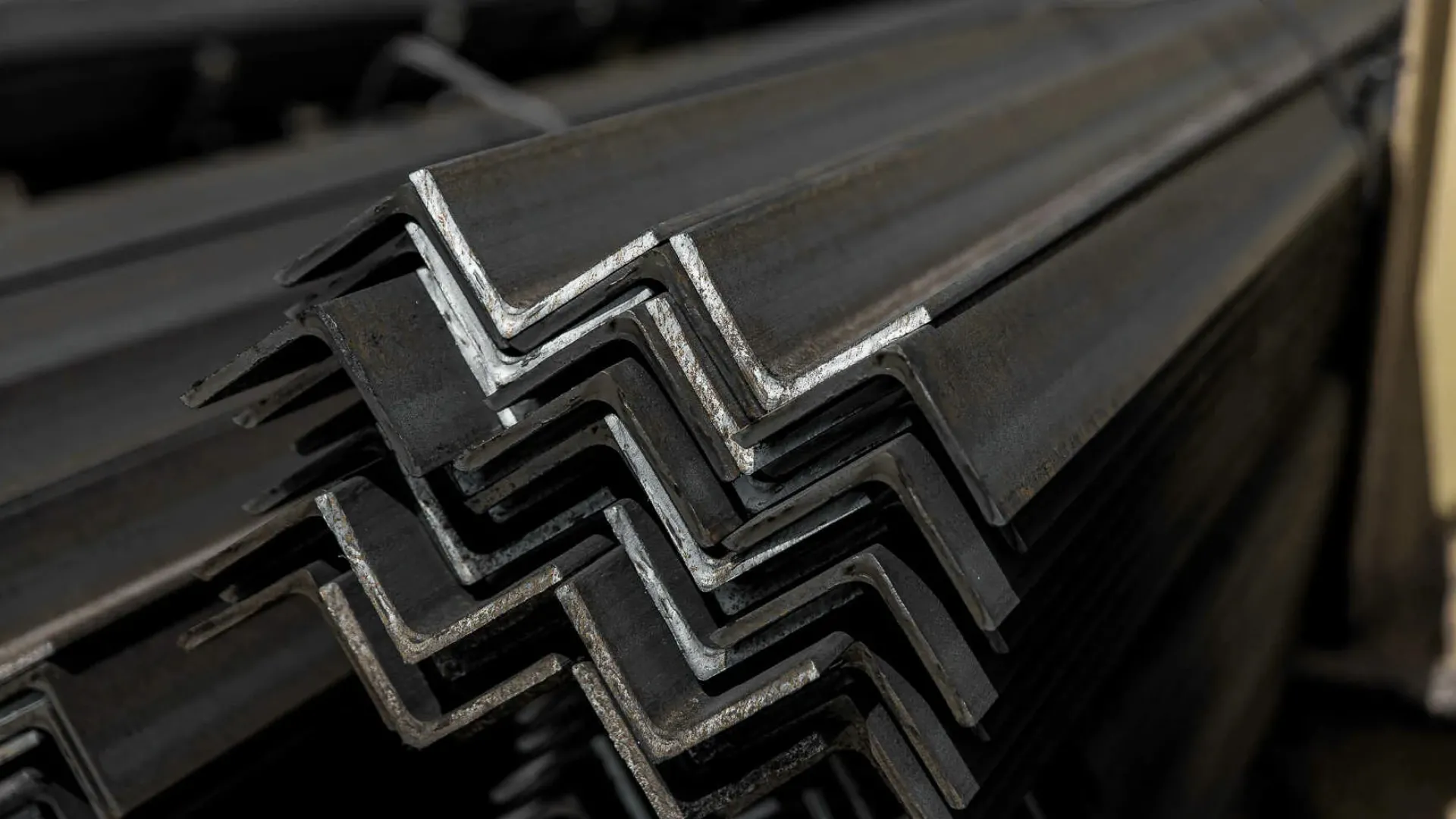 Уголок БУ  4.4 м 90х90 мм 8 мм